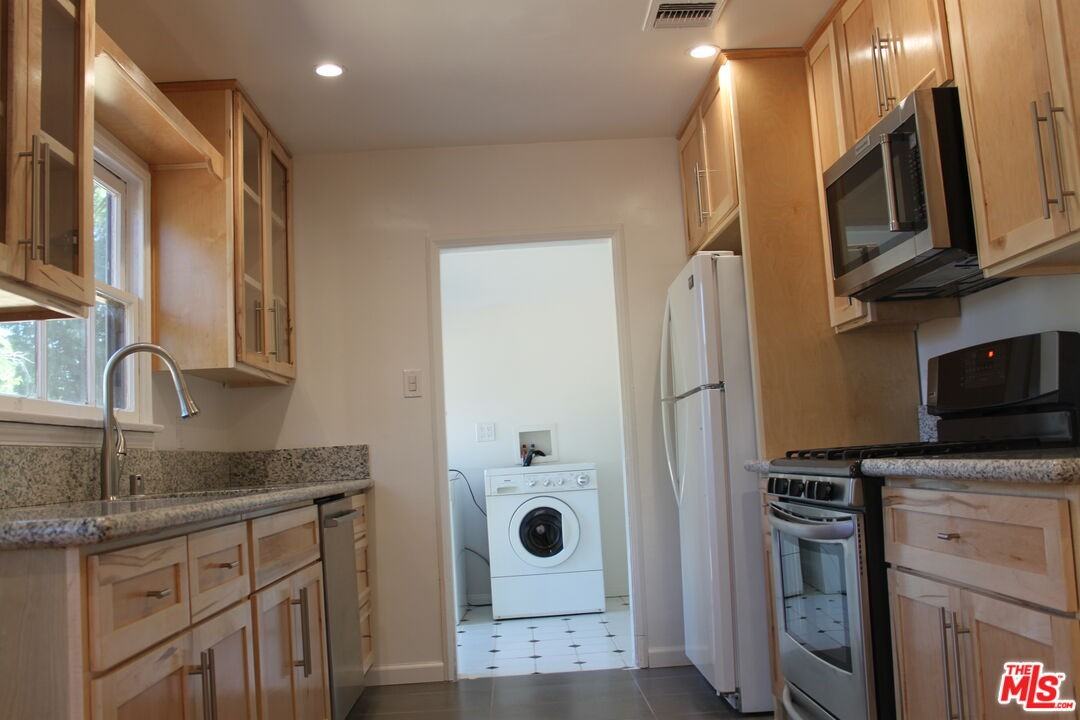 5742 Corbin Ave #5742 - Photo 4 of 7