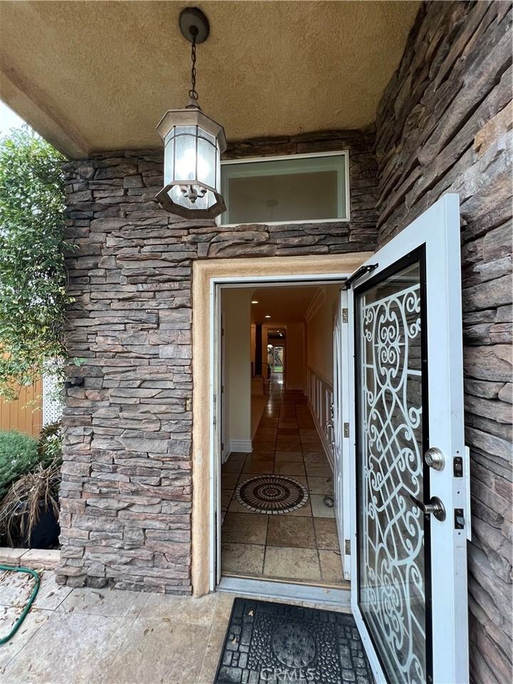 928 S Bon View Ave #928 - Photo 6 of 39