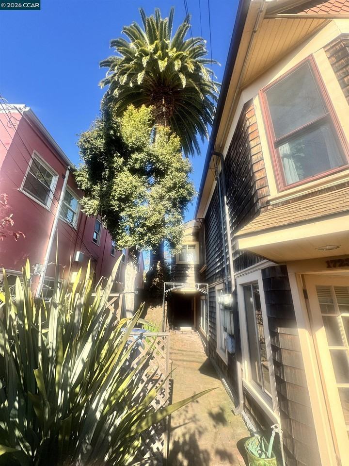 1723 Carleton St #1723A - Photo 7 of 31