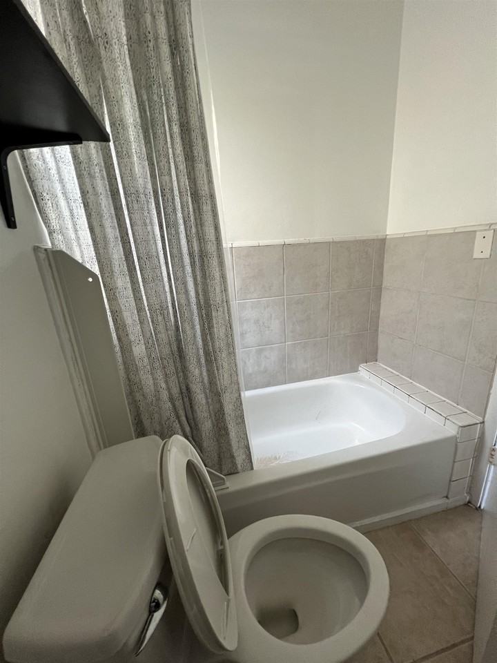 3244 Ellis St #3244B - Photo 4 of 4