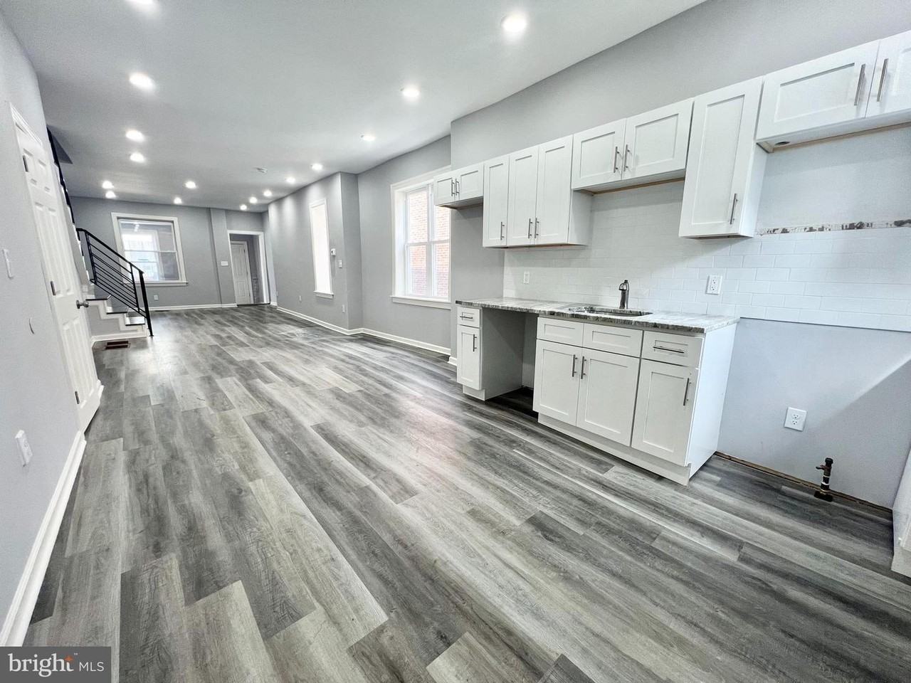 5532 Chancellor St - Photo 2 of 14