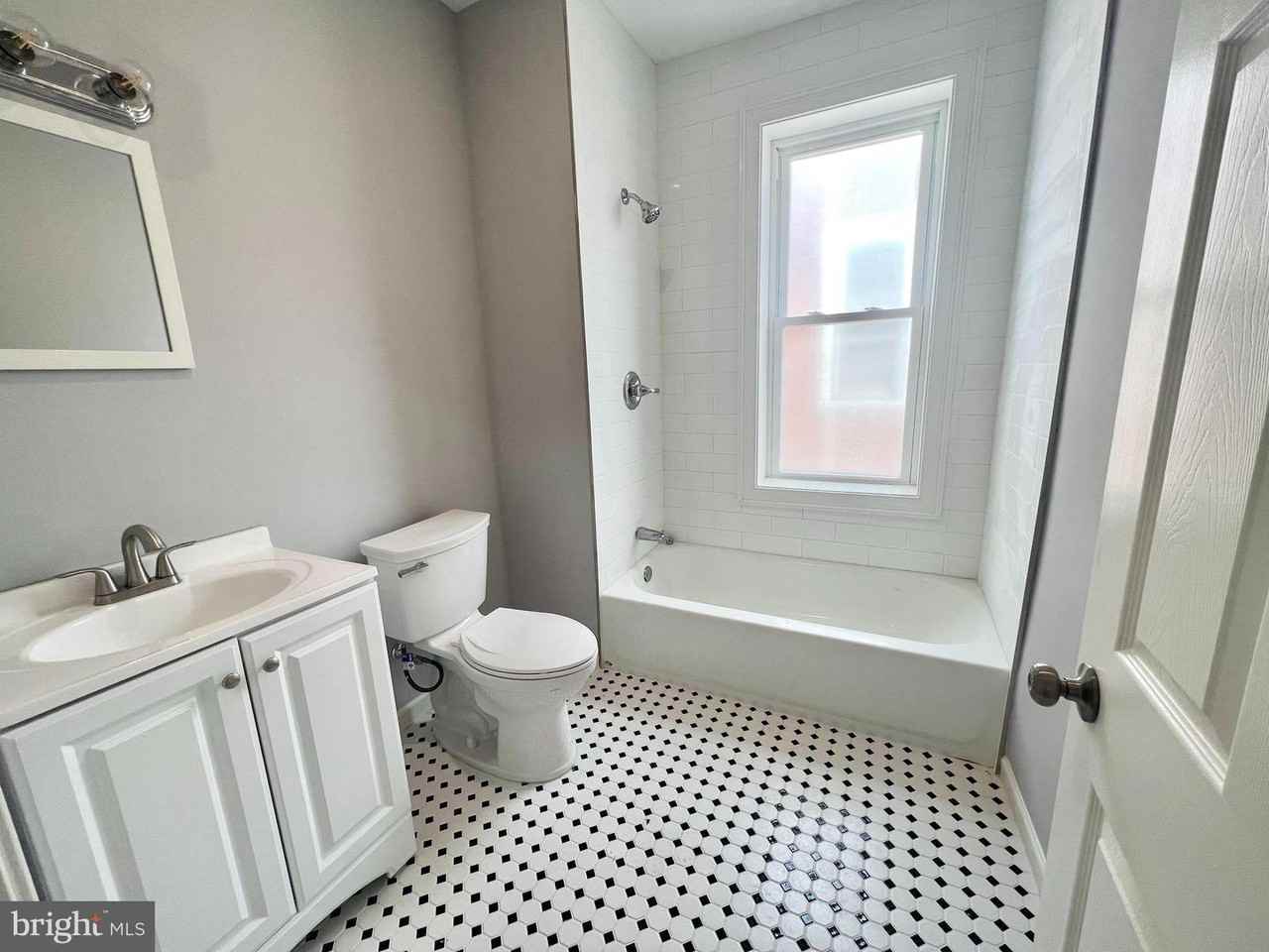 5532 Chancellor St - Photo 7 of 14