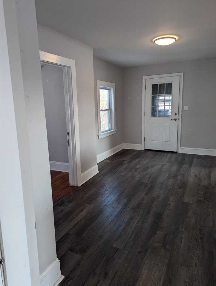 419 New London Tpke - Photo 5 of 9