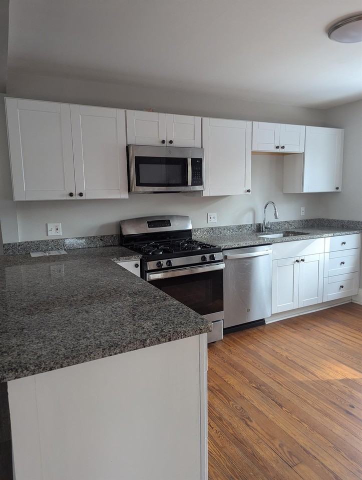 419 New London Tpke - Photo 6 of 9