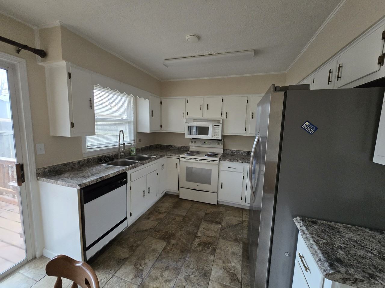 7517 N Lydia Ave Gladstone MO 64118 #1 - Photo 3 of 21