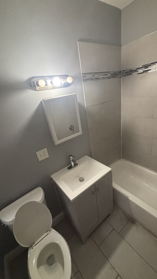 7204 S Lowe Ave #7204-1 - Photo 6 of 17