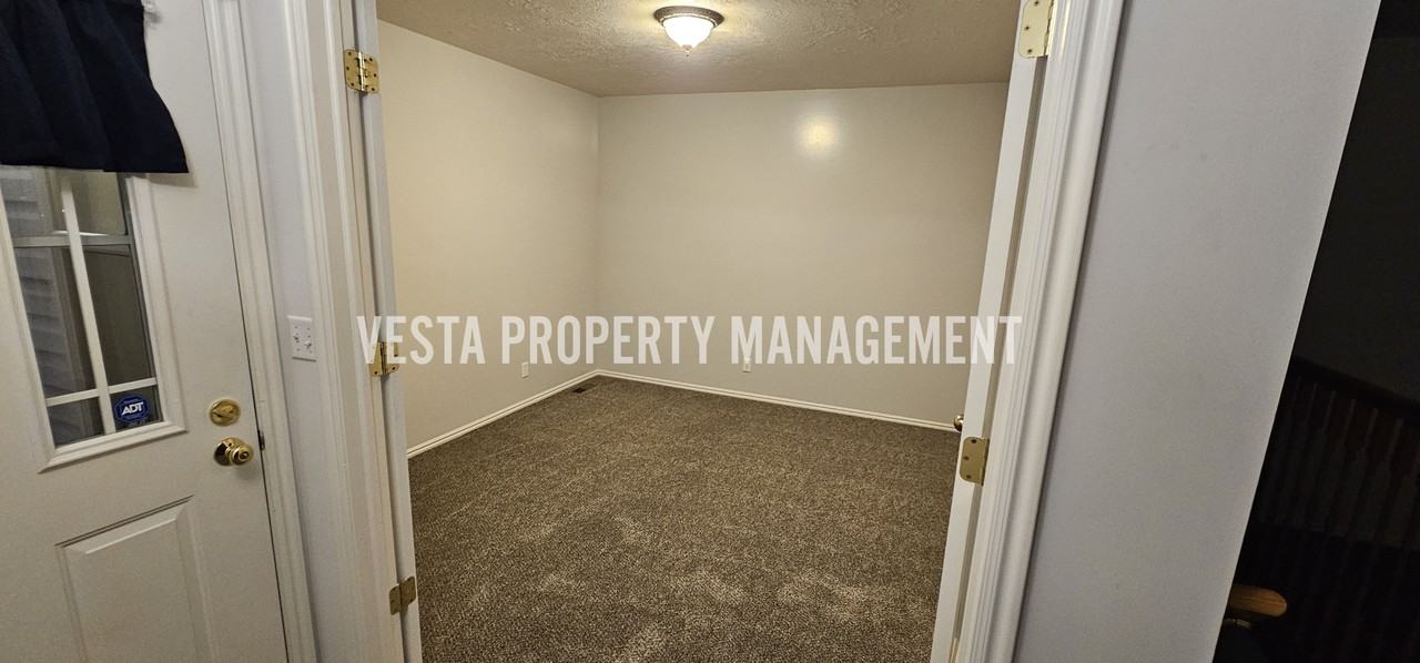 981 Hudson St #1 - Photo 4 of 42