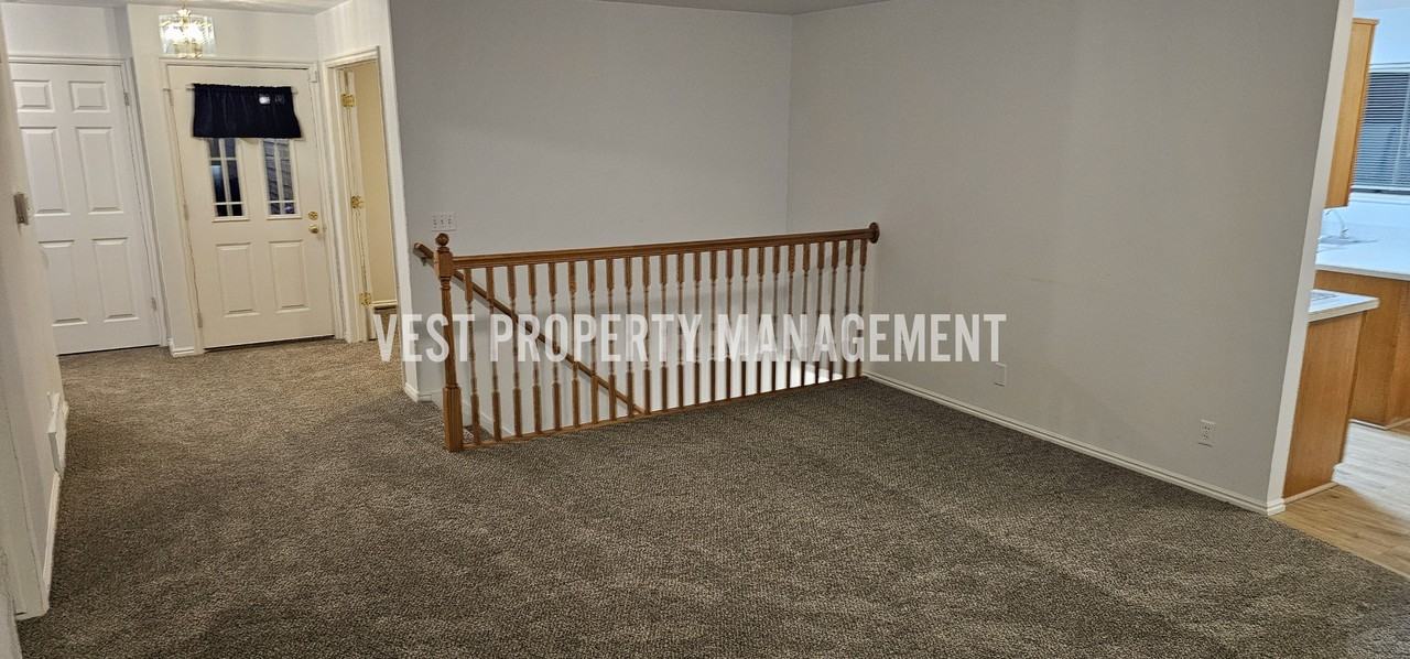 981 Hudson St #1 - Photo 5 of 42