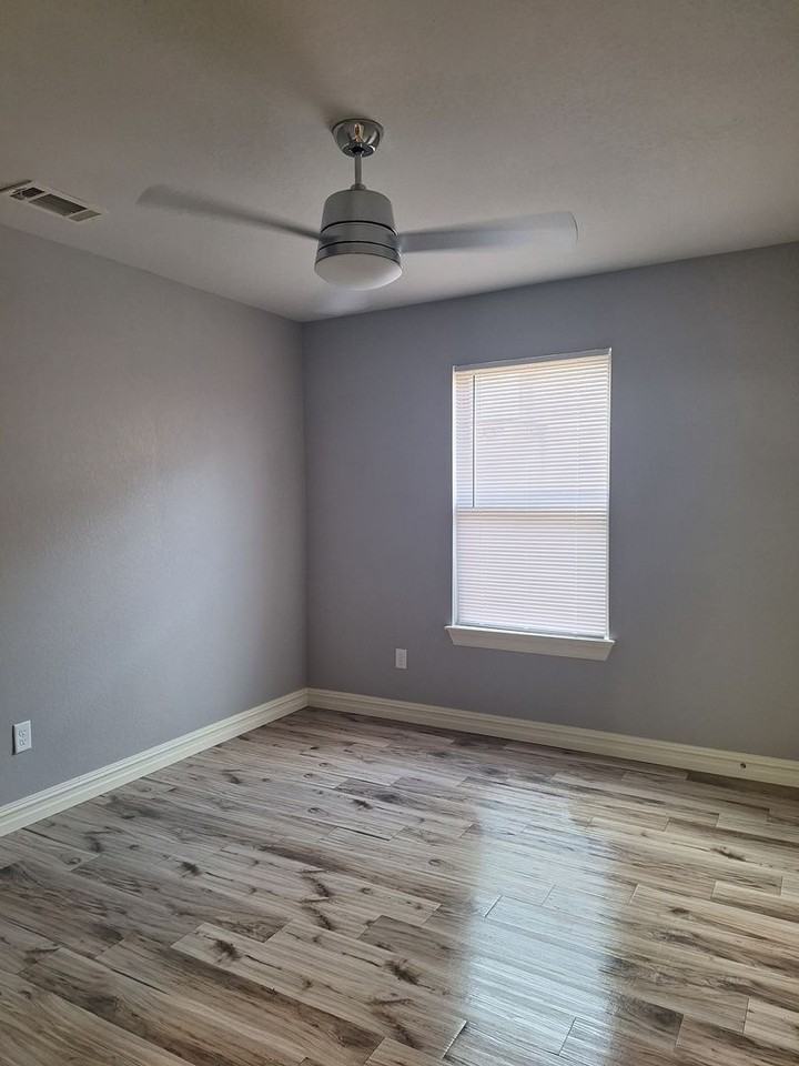 9009 Chanel Pl - Photo 7 of 8