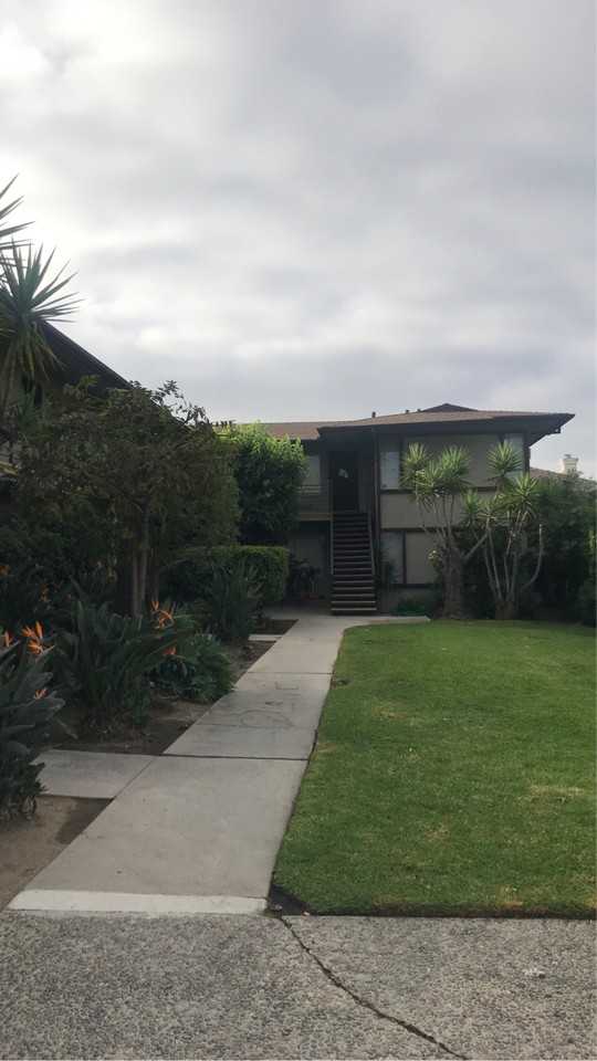 1028 W Huntington Dr #1028B - Photo 2 of 5