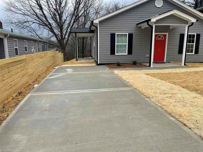 1110 Thurmond St - Photo 3 of 25