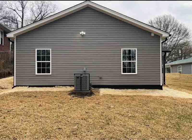 1110 Thurmond St - Photo 4 of 25