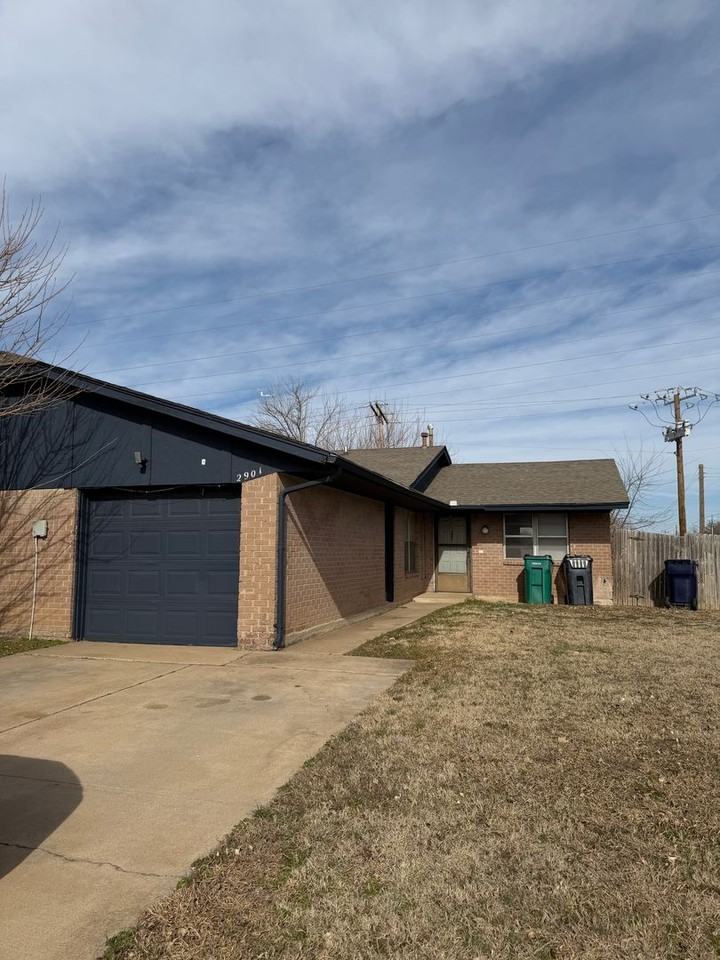 2901 Sw 82nd St - Photo 2 of 11