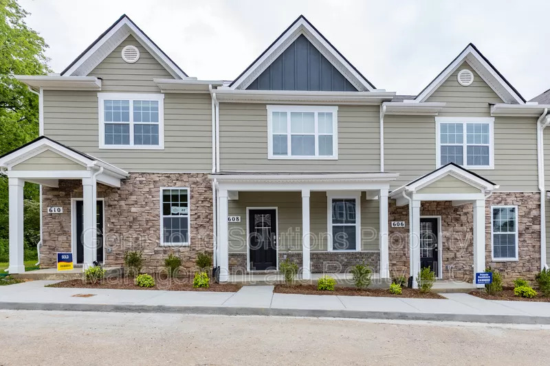 608 Clifford Hts - Photo 2 of 24