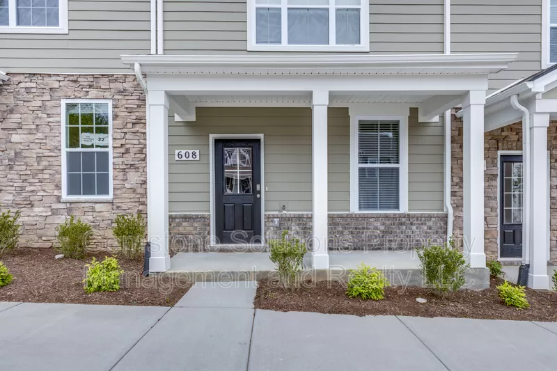 608 Clifford Hts - Photo 4 of 24