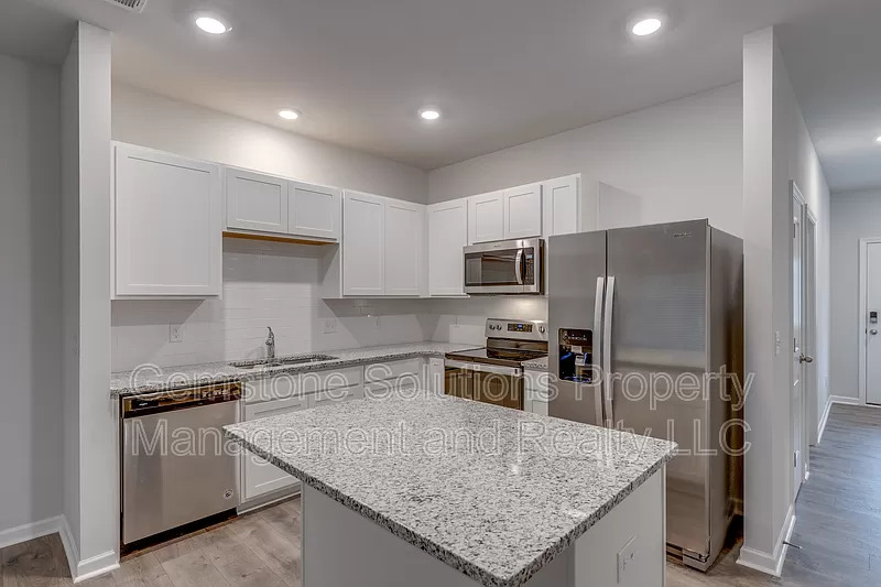 608 Clifford Hts - Photo 7 of 24