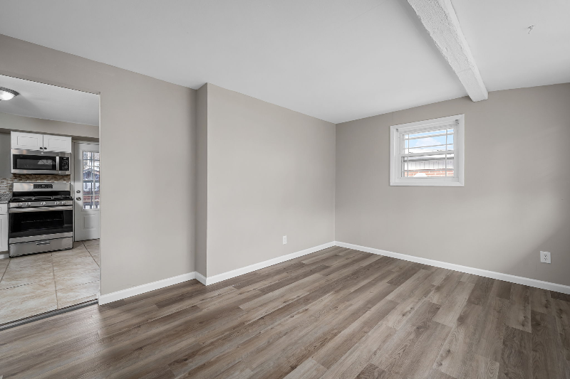 807 Thomas Ave - Photo 4 of 20