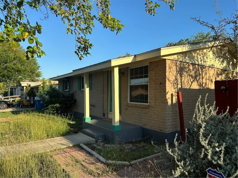 1026 Northcliff Dr - Photo 2 of 13