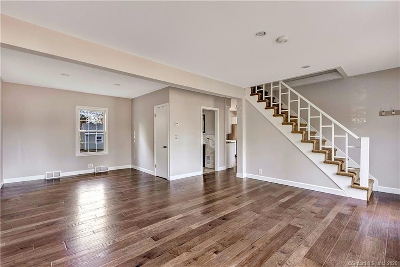 121 Nichols Ave - Photo 4 of 18