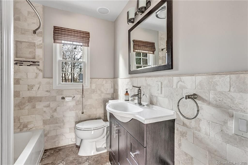 121 Nichols Ave - Photo 6 of 18