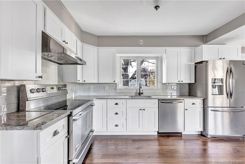 121 Nichols Ave - Photo 7 of 18