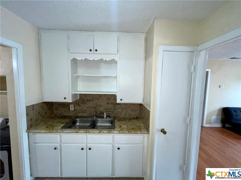 2905 Taft St - Photo 2 of 20