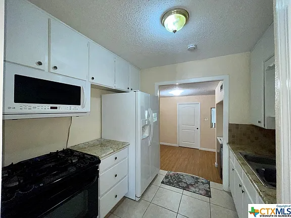 2905 Taft St - Photo 3 of 20