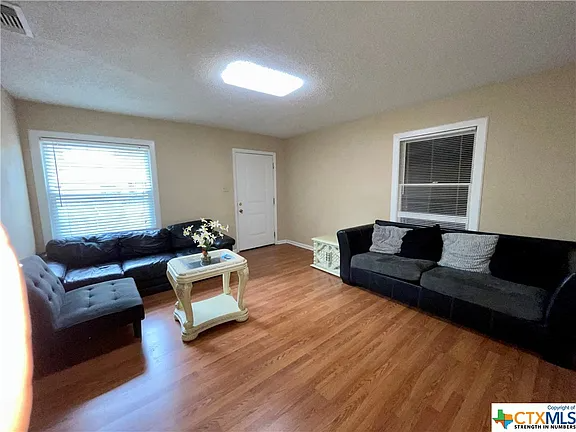 2905 Taft St - Photo 5 of 20