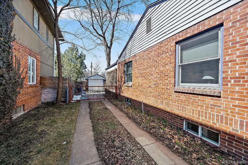 761 Newport St - Photo 3 of 15