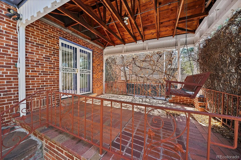 761 Newport St - Photo 4 of 15