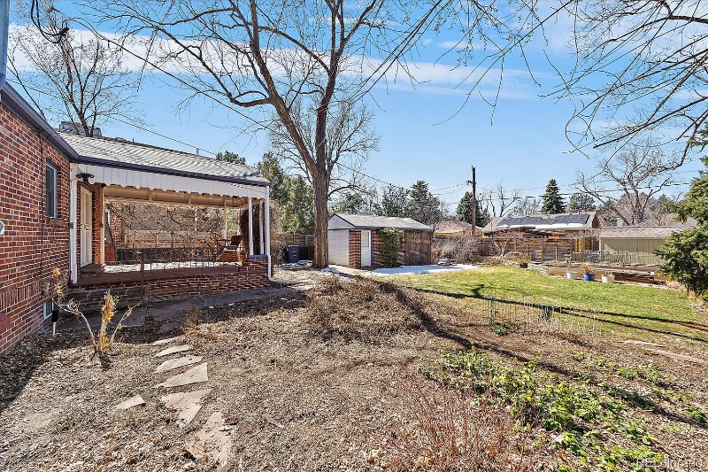 761 Newport St - Photo 5 of 15