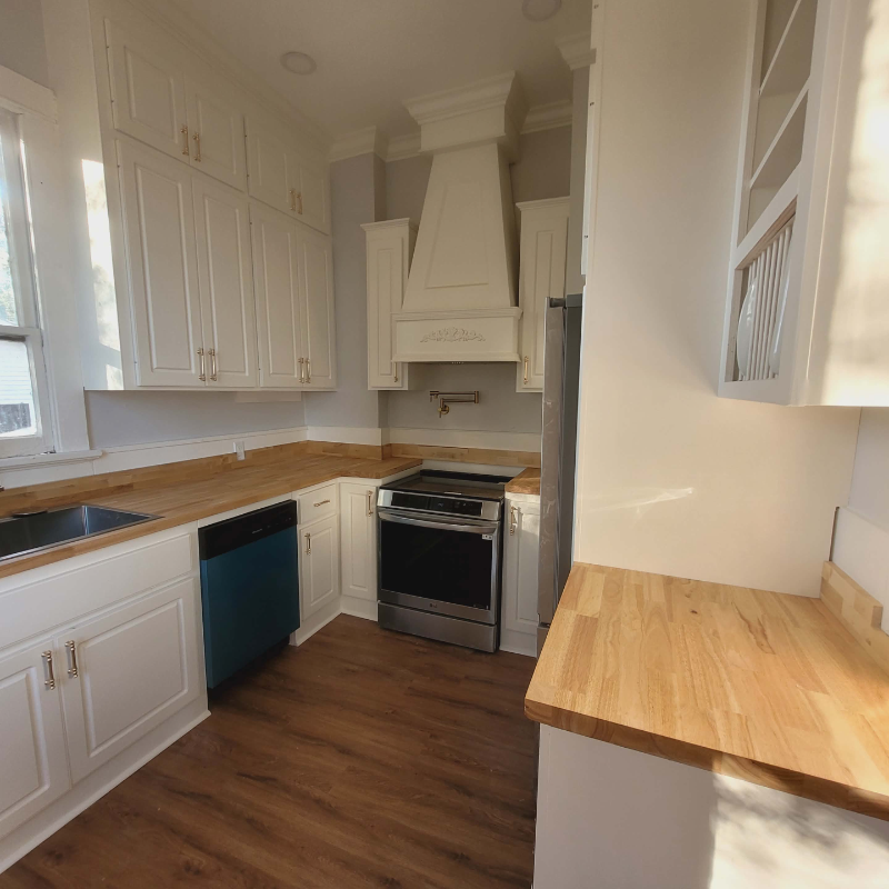 343 Adelle St - Photo 6 of 17