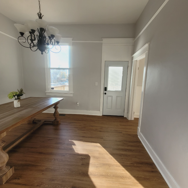 343 Adelle St - Photo 7 of 17