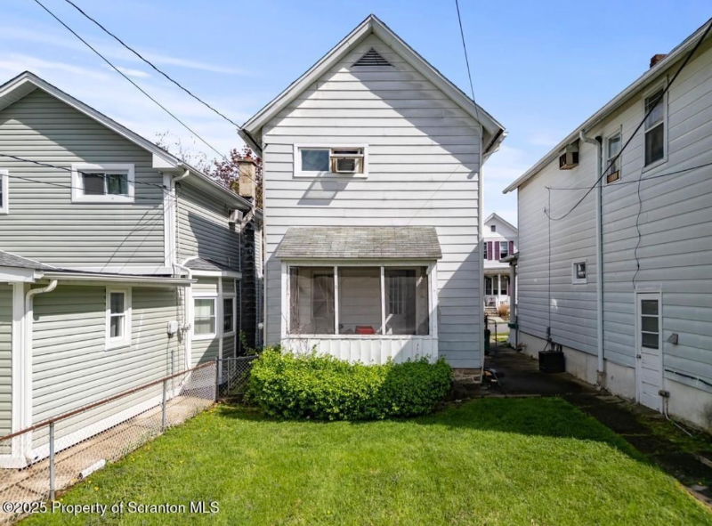 315 N Sumner Ave - Photo 3 of 11