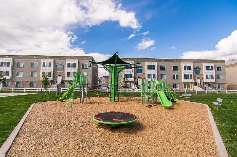 784 E St #302 - Photo 3 of 8