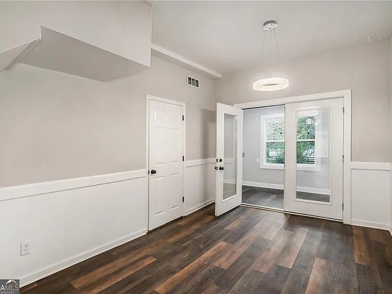 6219 Heardsville Rd - Photo 2 of 10