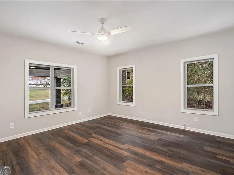 6219 Heardsville Rd - Photo 3 of 10