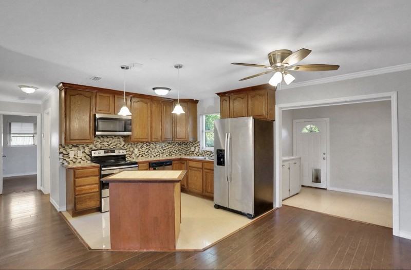 7415 Leroy Dr - Photo 3 of 10