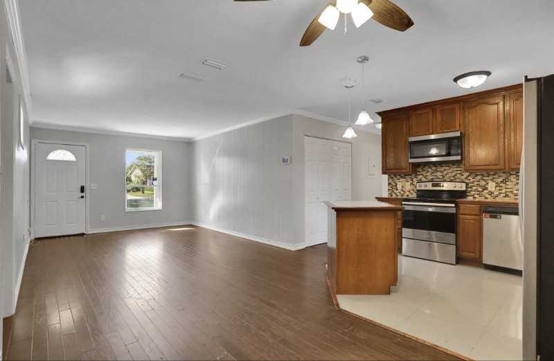 7415 Leroy Dr - Photo 6 of 10