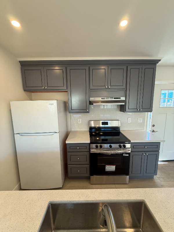 1431 First Ave #A - Photo 5 of 15