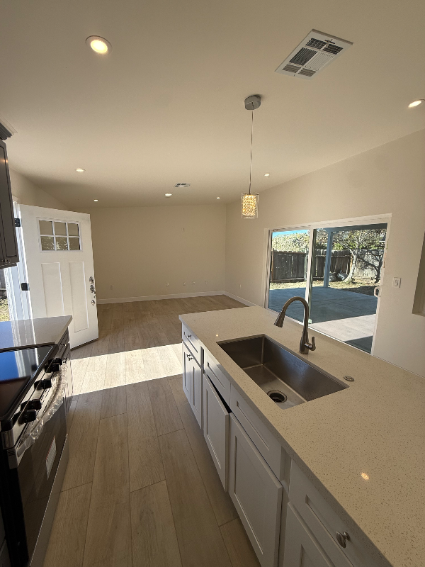 1431 First Ave #A - Photo 7 of 15