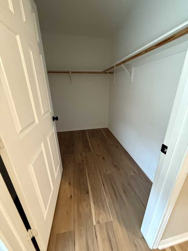 112 S Madison St - Photo 6 of 10