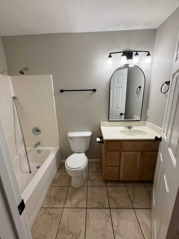 112 S Madison St - Photo 7 of 10