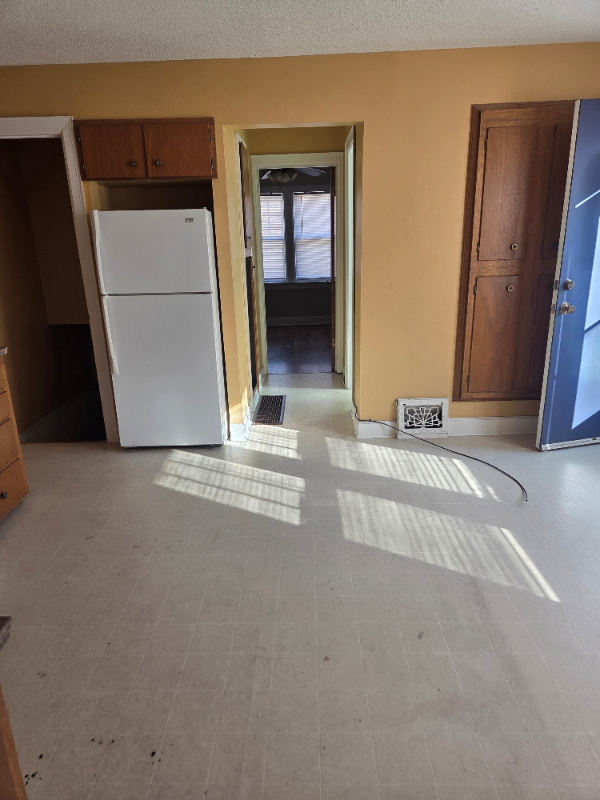 922 N Coolidge Ave - Photo 4 of 11