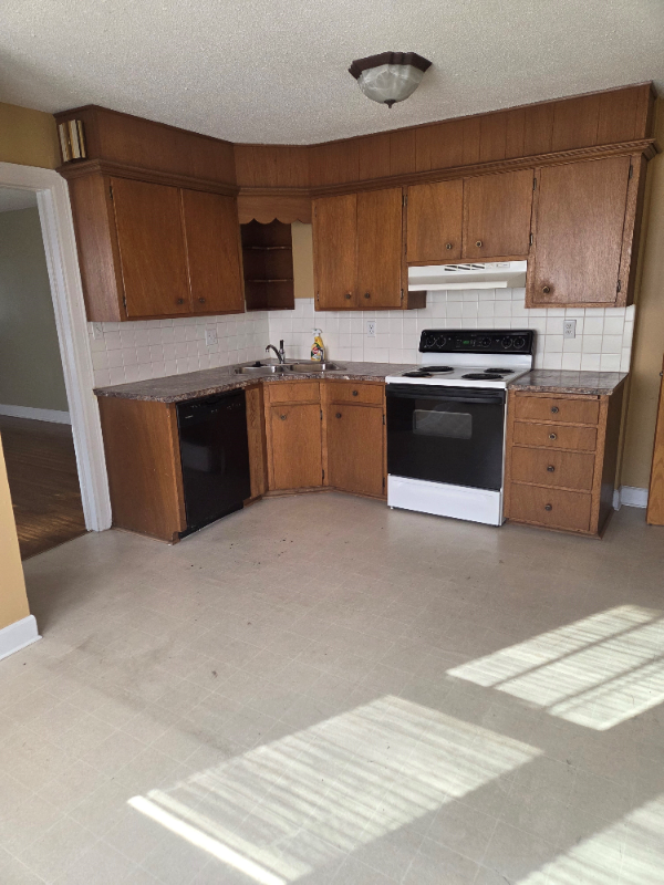 922 N Coolidge Ave - Photo 5 of 11