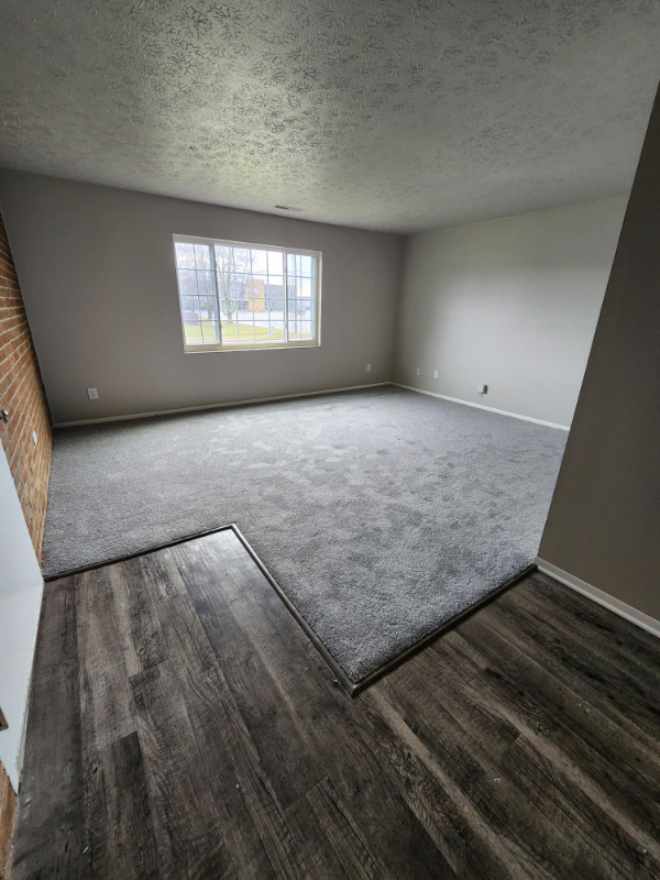 1105 W Maple St #12 - Photo 3 of 7