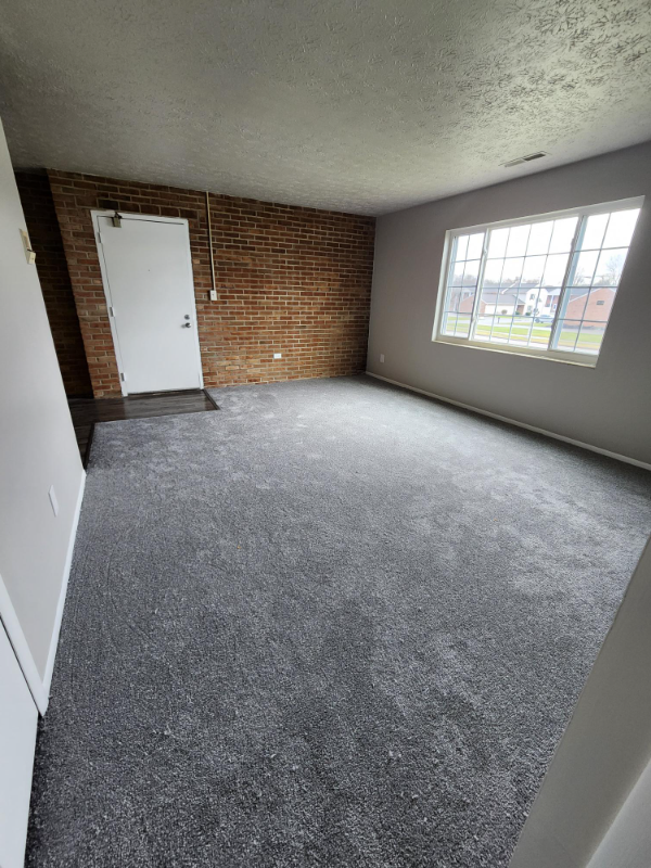 1105 W Maple St #12 - Photo 4 of 7