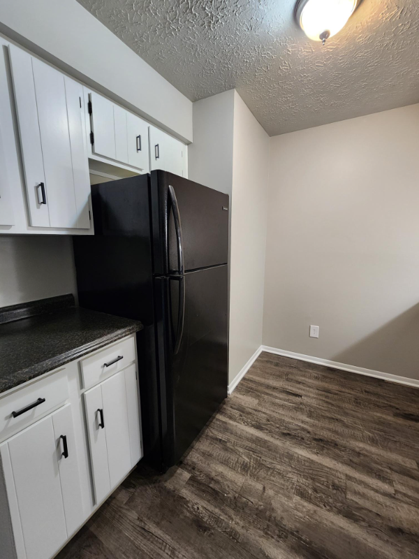 1105 W Maple St #12 - Photo 6 of 7