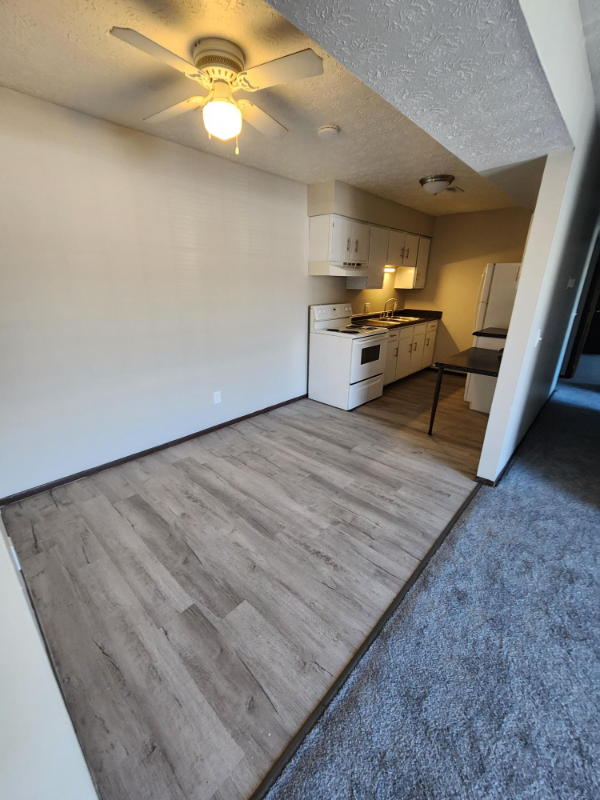 1103 W Maple St #8 - Photo 3 of 18