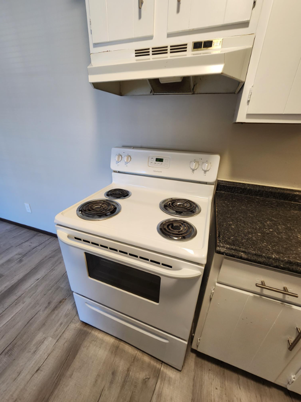 1103 W Maple St #8 - Photo 7 of 18